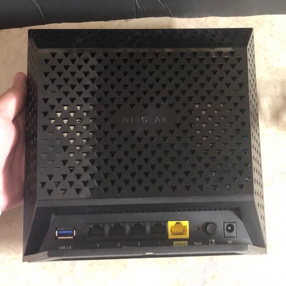 Netgear R6300 Smart Wifi Router - Picture 4 of 7